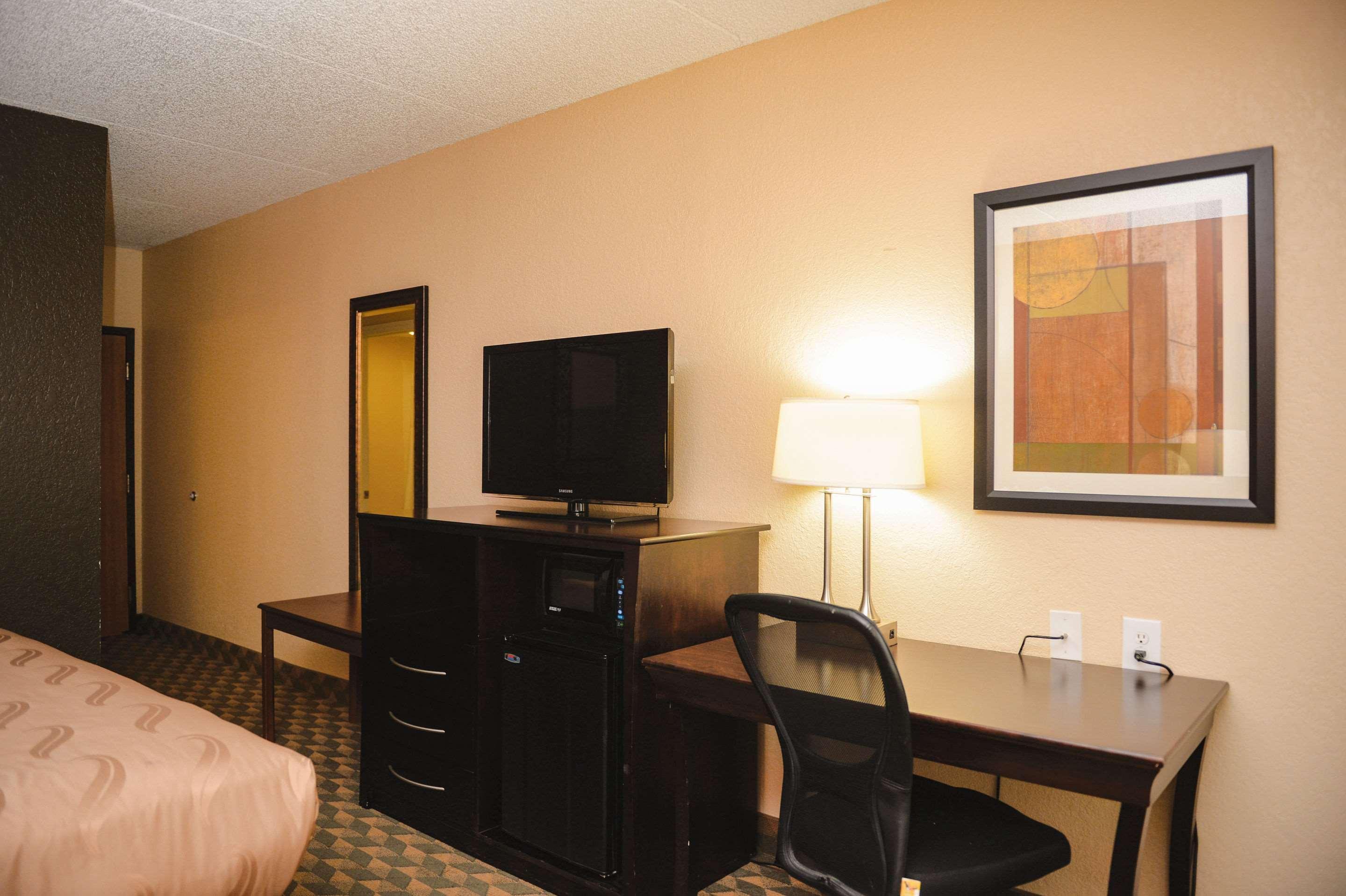 Quality Inn & Suites Ames Conference Center Near Isu Campus エクステリア 写真