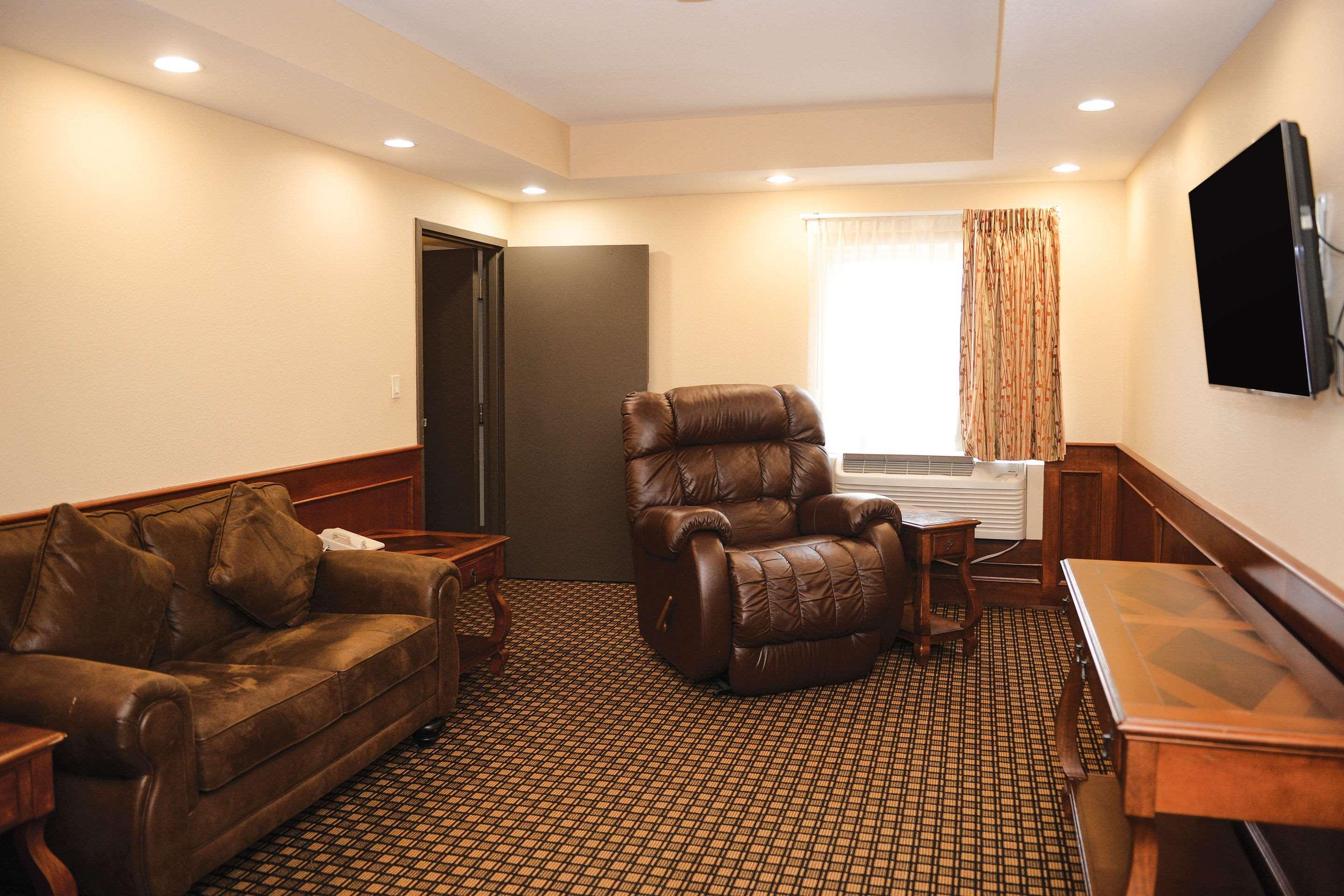Quality Inn & Suites Ames Conference Center Near Isu Campus エクステリア 写真