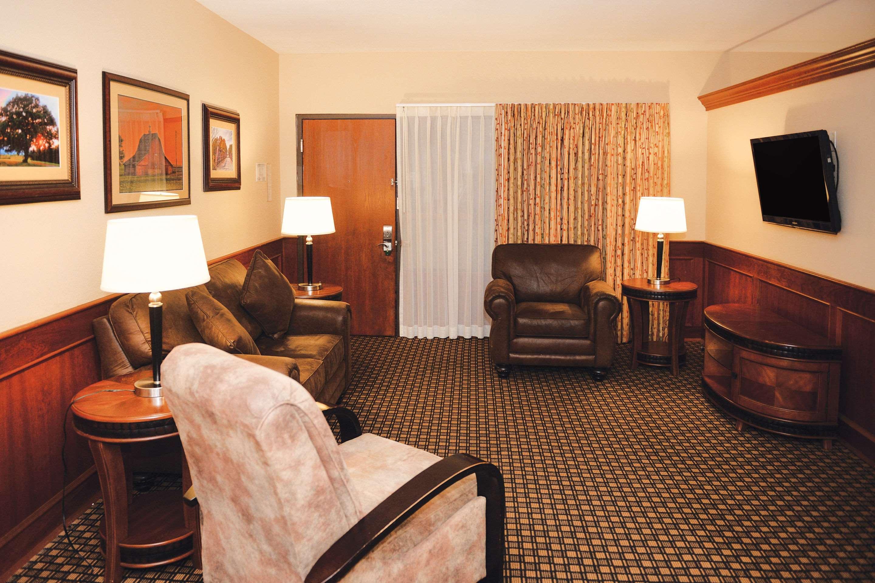 Quality Inn & Suites Ames Conference Center Near Isu Campus エクステリア 写真