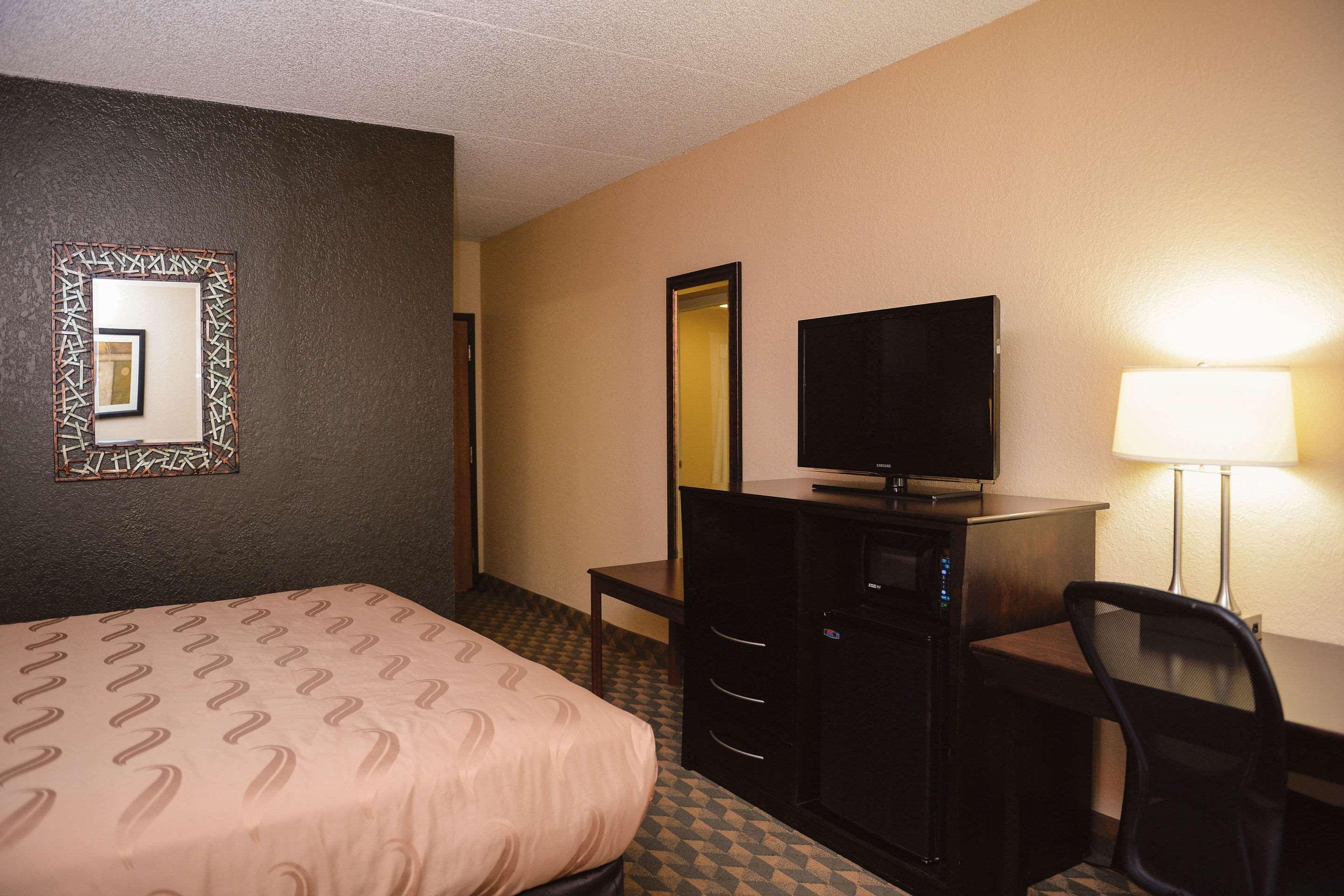 Quality Inn & Suites Ames Conference Center Near Isu Campus エクステリア 写真