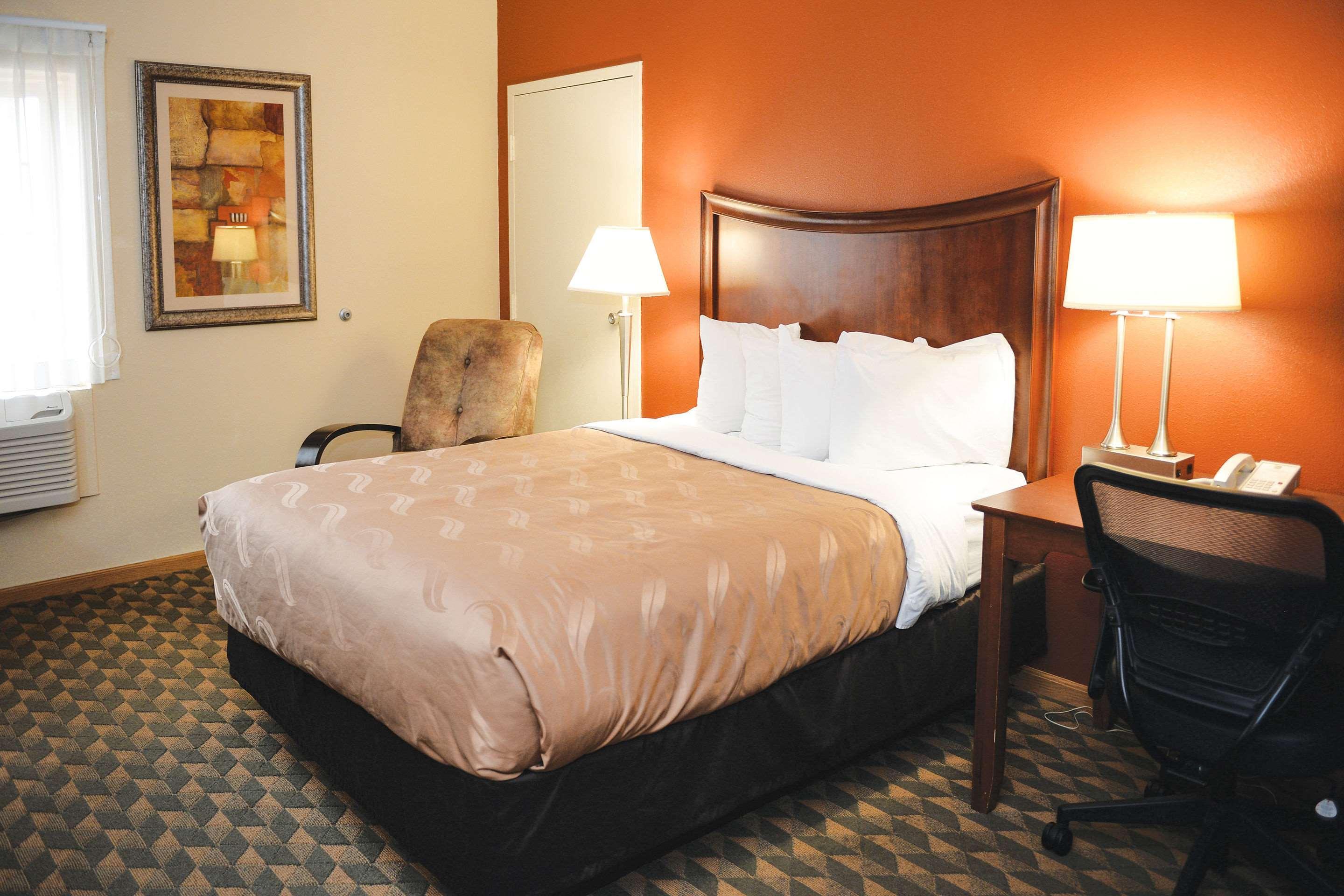 Quality Inn & Suites Ames Conference Center Near Isu Campus エクステリア 写真