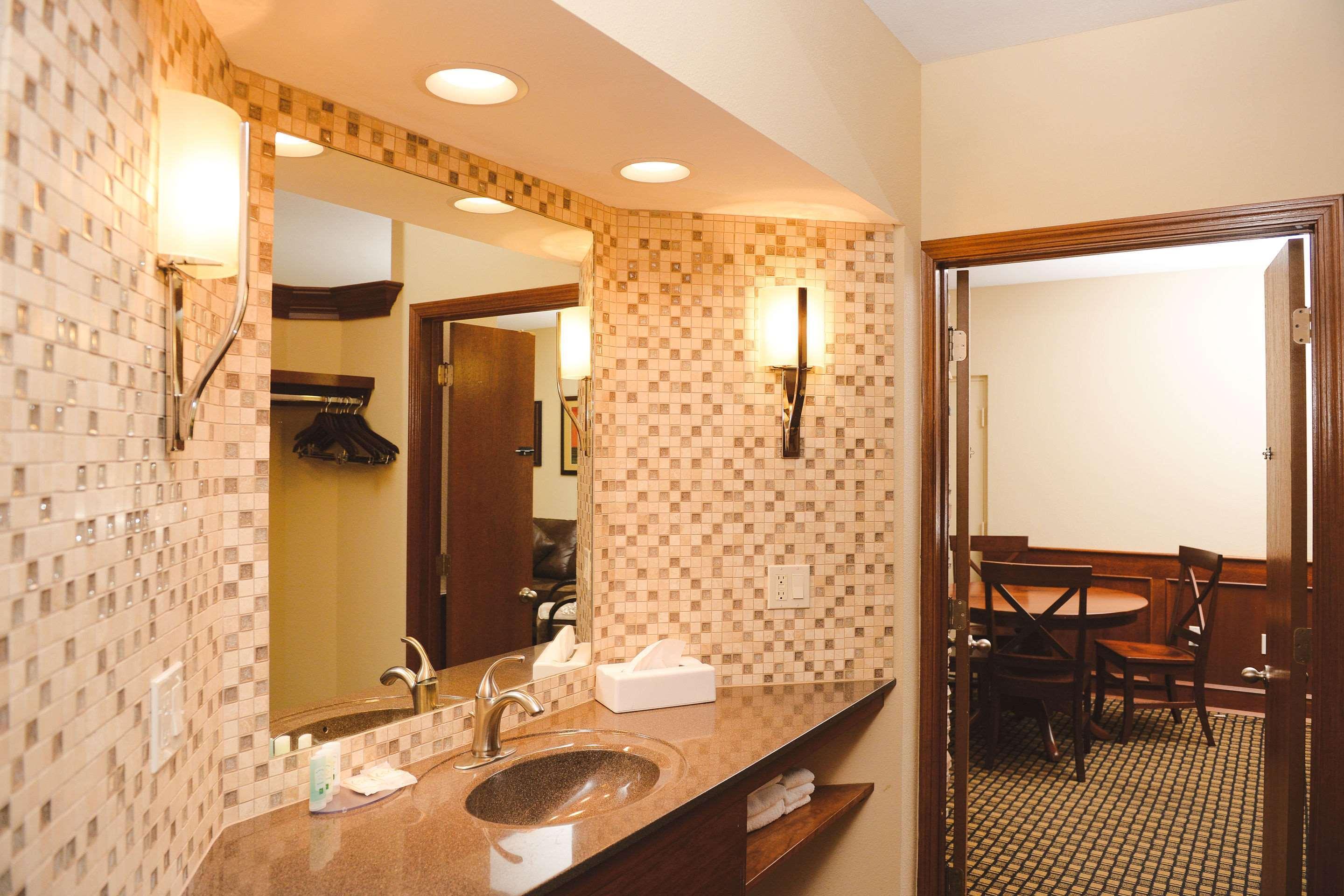 Quality Inn & Suites Ames Conference Center Near Isu Campus エクステリア 写真