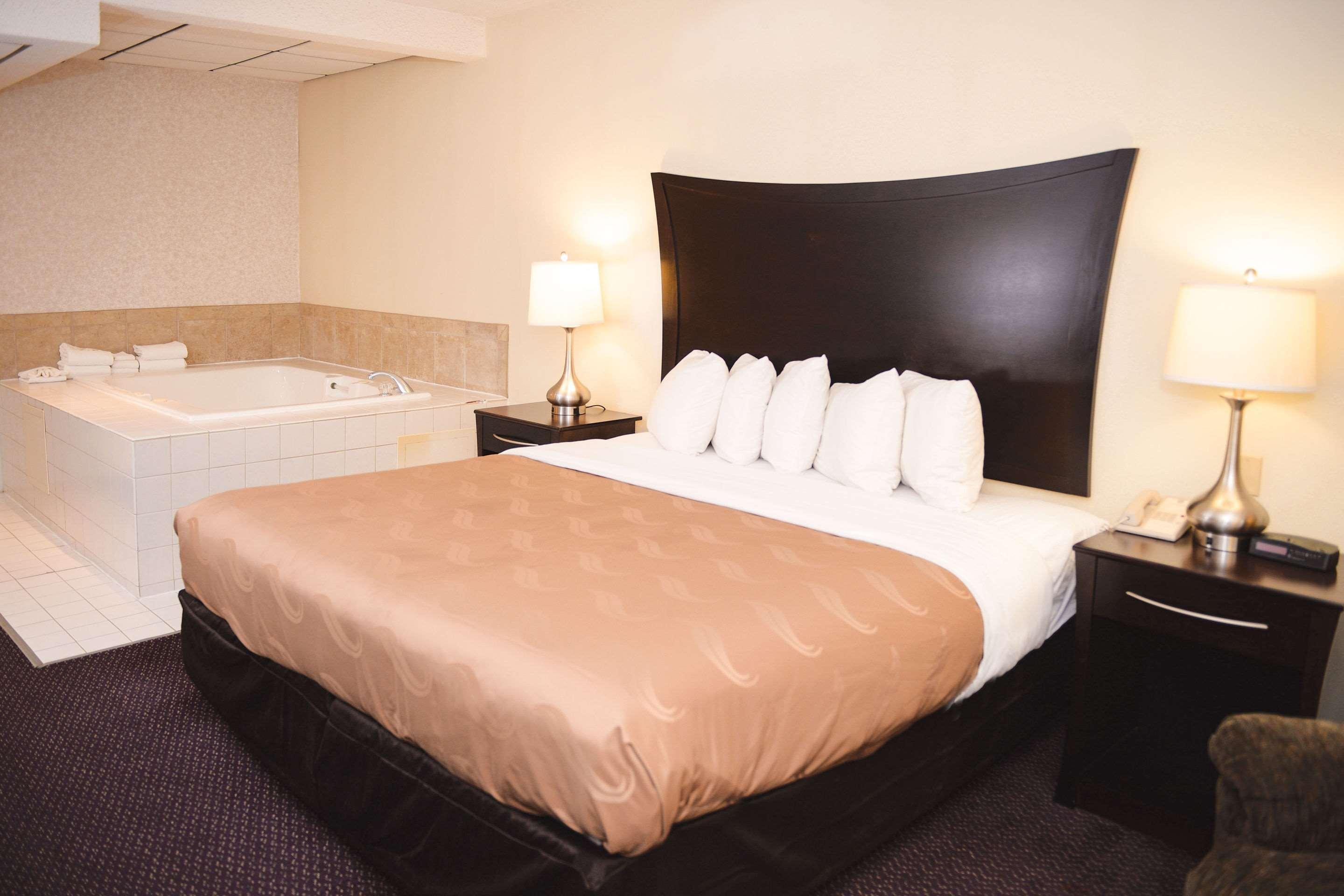Quality Inn & Suites Ames Conference Center Near Isu Campus エクステリア 写真