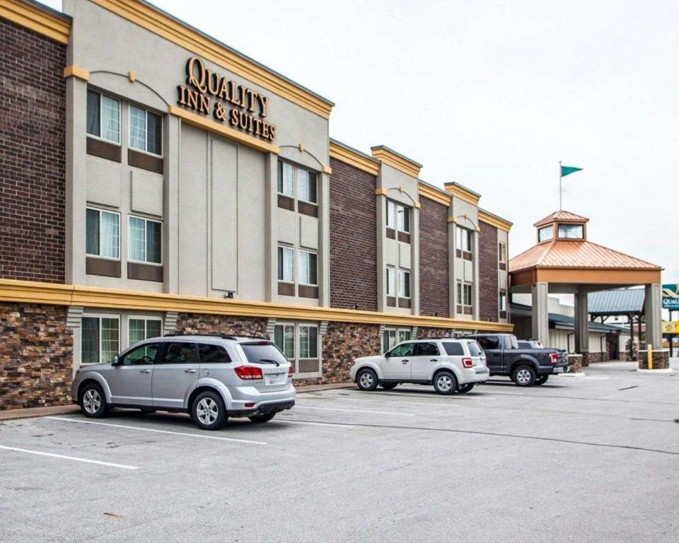 Quality Inn & Suites Ames Conference Center Near Isu Campus エクステリア 写真