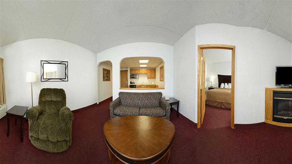 Quality Inn & Suites Ames Conference Center Near Isu Campus エクステリア 写真